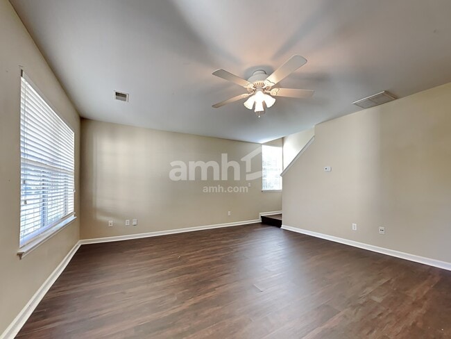 Photo - 9001 Greenbriar Dr