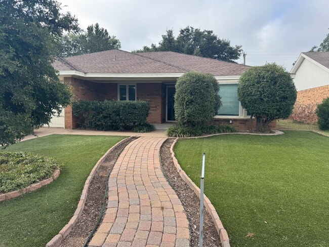 Building Photo - "Spacious 3-Bedroom with 2 Full Baths in P... Rental