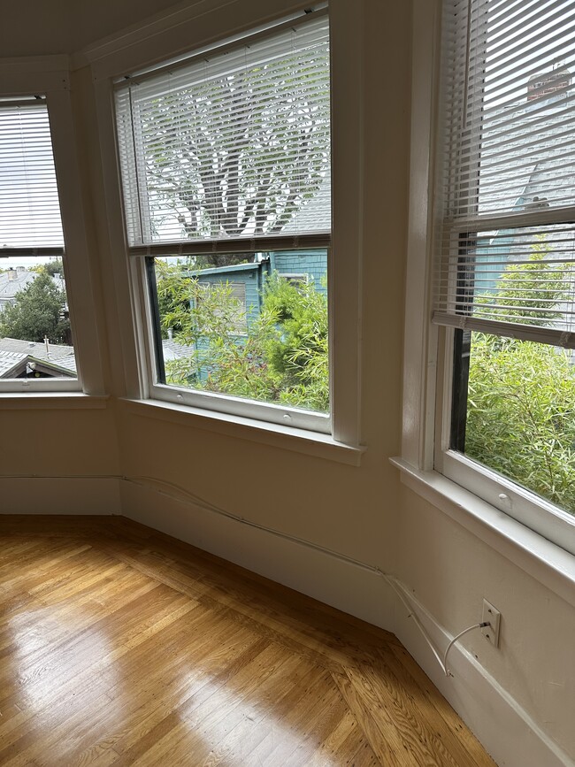 Living room with bay window - 2738 Garber St Unit Cinnabar