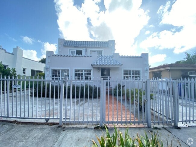 Building Photo - 1664 SW 9th St Rental