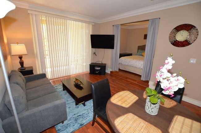 Photo - Meridian STUDIO Condo Fully Furnished w/Ma...