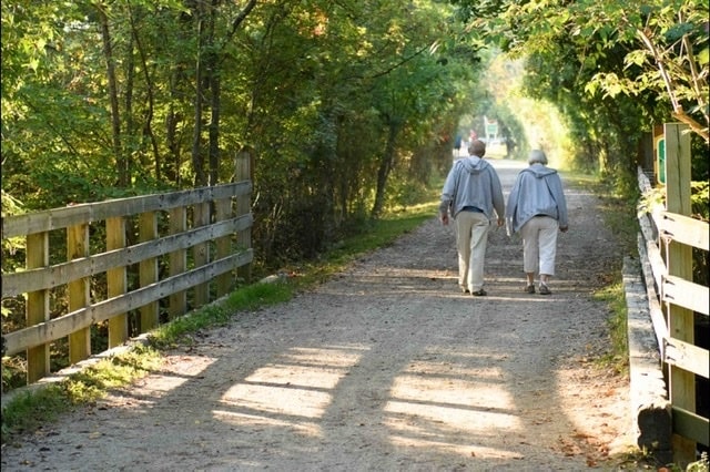 Building Photo - 1327 N Oak St