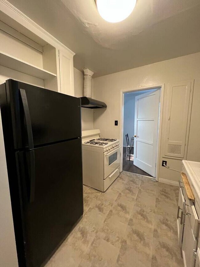 Photo - 8236 Crenshaw Blvd Apartamentos