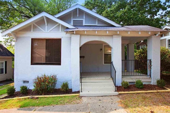 Building Photo - 210 N Cedar St Rental