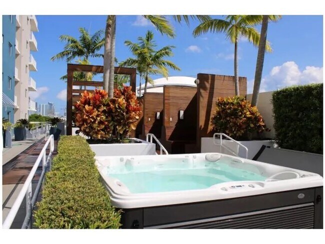 1760 NW 7th St Unit Model M