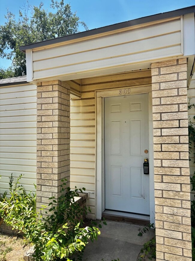 Photo - 309 N Howard St