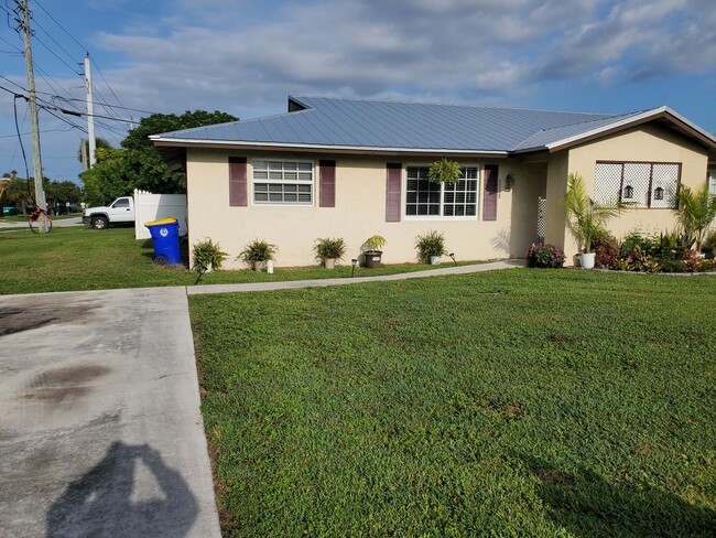 Building Photo - 3308 NE Jeannette Dr Rental