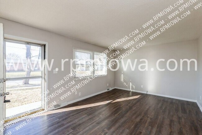 Photo - 213 NW Arlan Dr