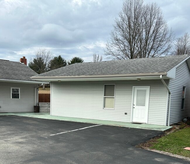 Building Photo - 2153 Wood St Unit E