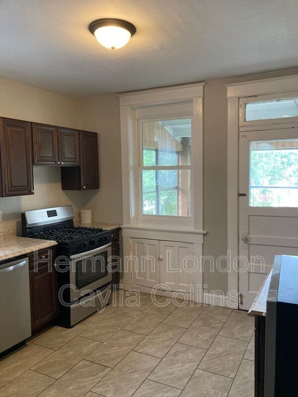 Photo - 5340 Bancroft Ave