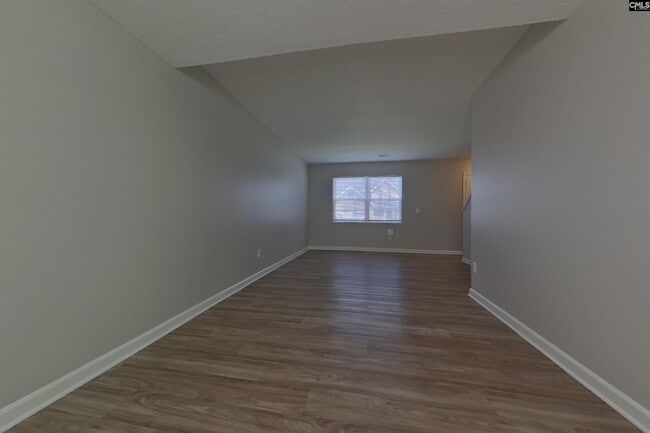 Photo - 521 Halleck Ln