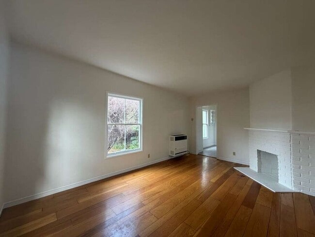 Building Photo - 1225 University Ave