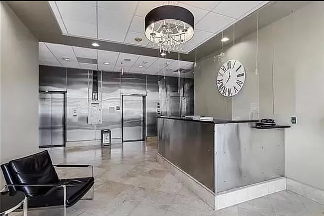 Front Lobby & 24 Hour Security - 1205 Saint Charles Ave Unit 1213