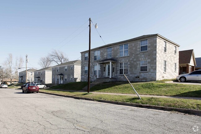 Photo - 2400-2420 S Hudson Ave Apartments