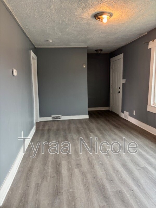 Photo - 14461 Lappin St