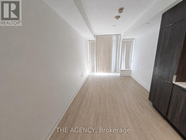 Photo - 27 Bathurst St