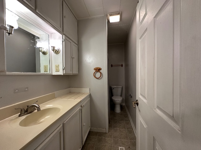 Photo - 252 S Oak St