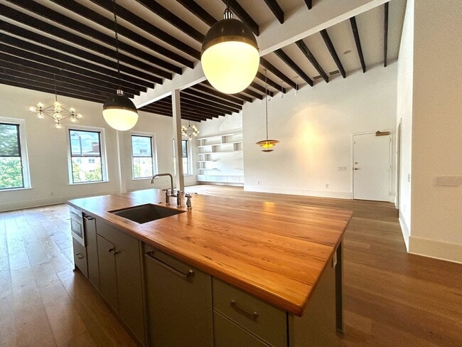 Building Photo - 524 Mulberry St Rental