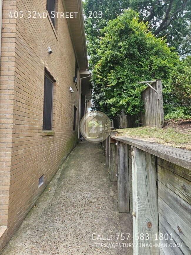 Photo - 405 32nd St Unit 203