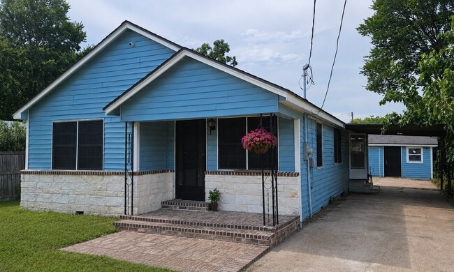 Photo - 2415 Perry St