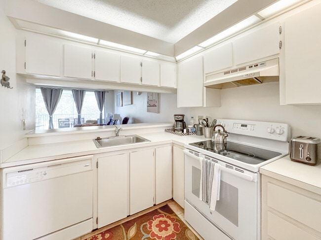 Photo - 353 S US Hwy 1 Unidad B309