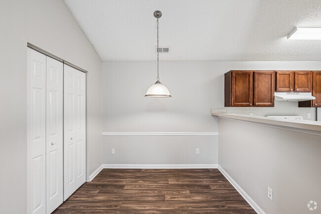 Savannah - 1BR, 1BA - 750SF - Dining Room - Cross Creek Apartment Homes