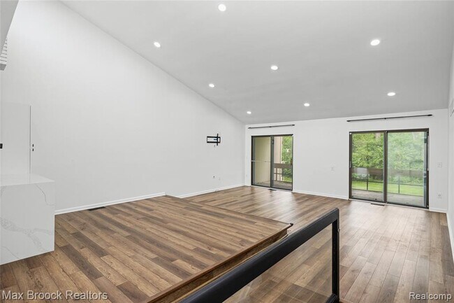 Photo - 7432 Azalea Ct
