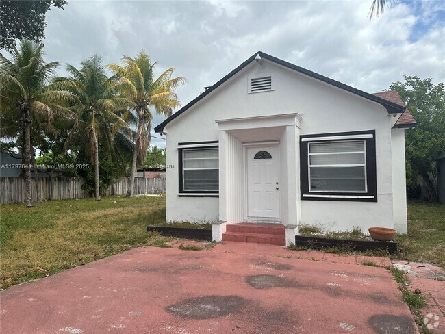 Building Photo - 2135 Lincoln St Rental