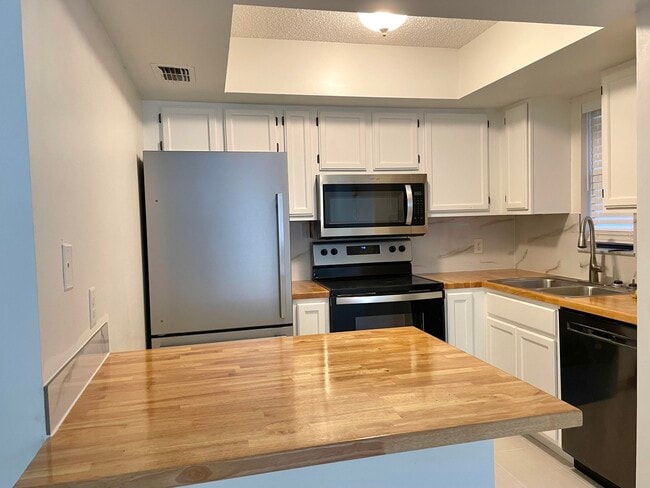 Building Photo - 2476 SE Garden Terrace Unit 505