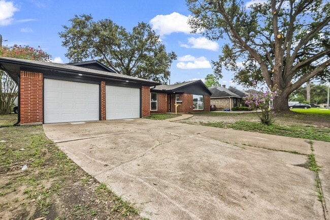 Photo - 4903 Mayflower St