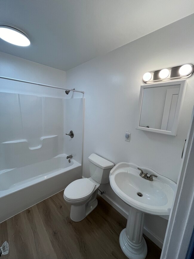 Photo - 1748 W 15th St