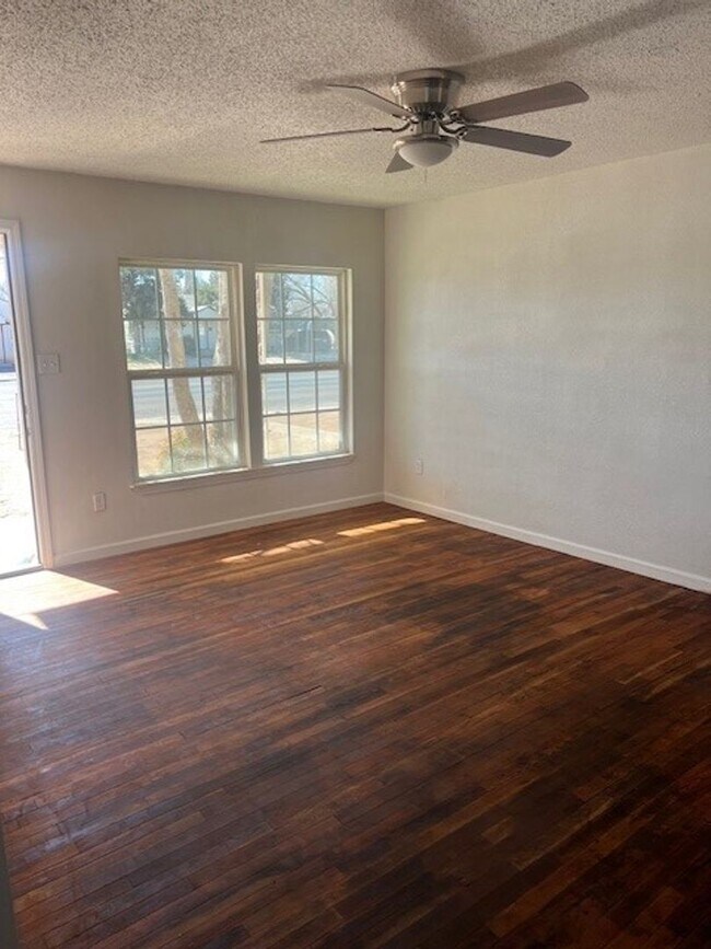 Photo - 409 Tahoka Rd Unit B