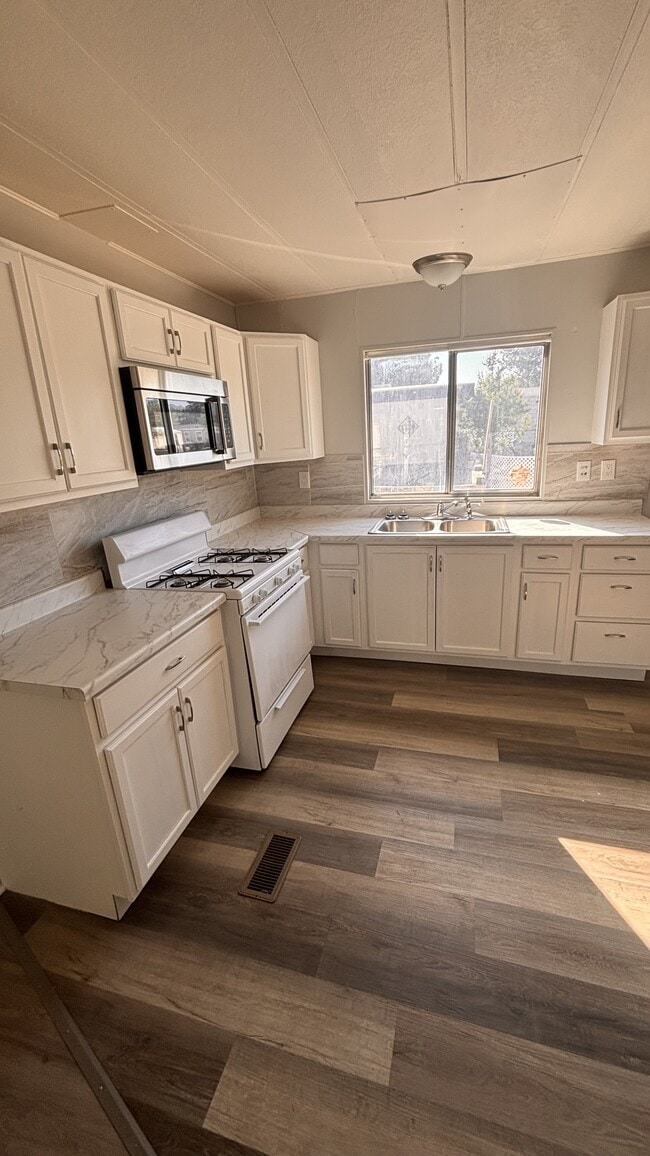 Building Photo - 4005 Lum Ave