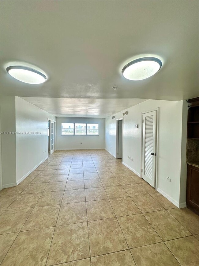 Building Photo - 1881 Washington Ave Unit 11H Rental
