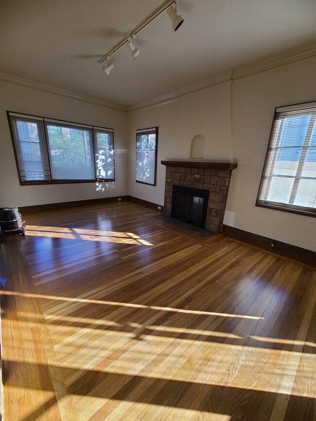 Photo - 1828 Walnut St