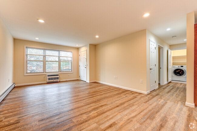 1BR, 1BA - 750 SF - Living Room - Washington Heights, LLC