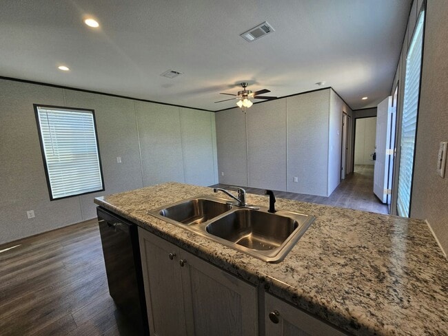 Photo - 519 Suwanee Dr