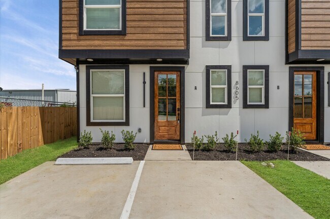 Photo - 8605 Amadwe St