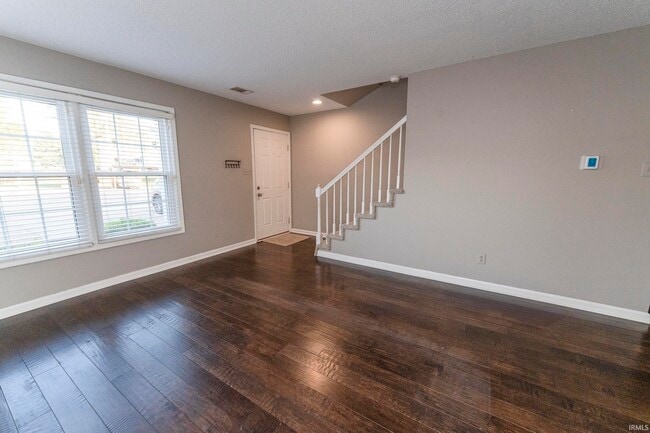 Photo - 107 Olde Newburgh Dr