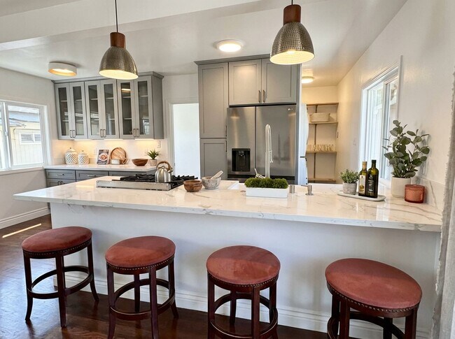 Photo - 1230 N Hollywood Way