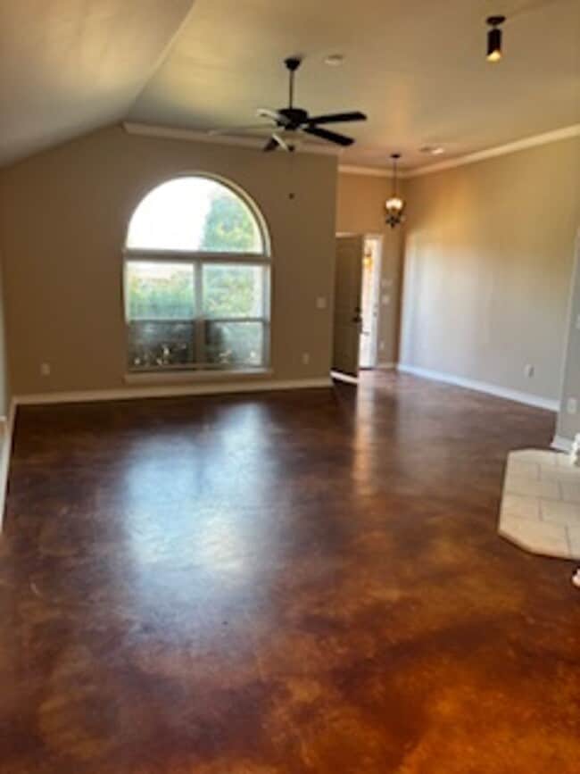Photo - 427 Dalton Ln