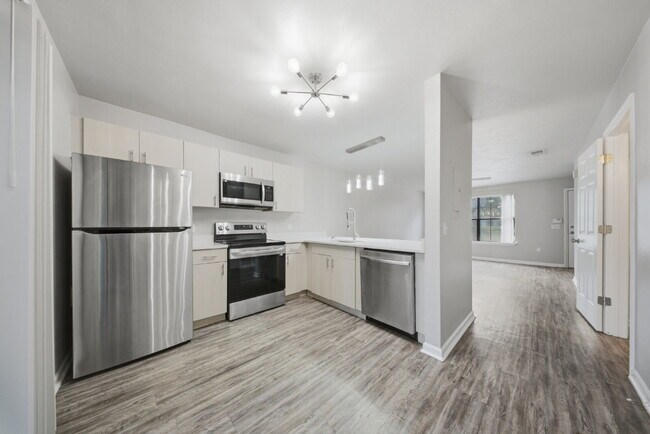 2 Bedroom x 2.5 Bathroom NEWLY RENOVATED Apartment