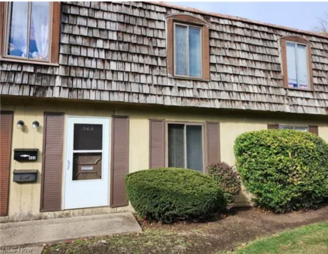 Building Photo - 1651 Mentor Ave