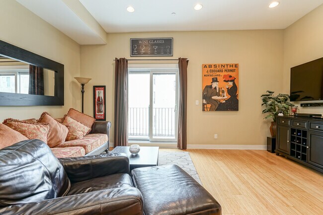 Photo - 1533 Fairmount Ave Unit 2R