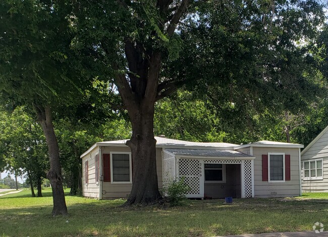 Building Photo - 2609 Mayo St Rental