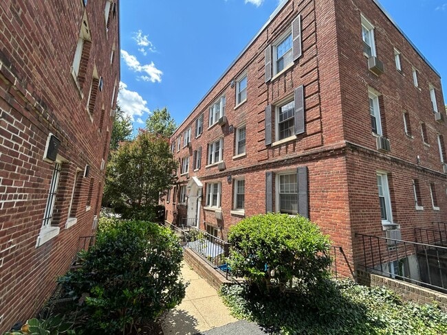 Photo - One Bedroom Apartment in Palisades NW Incl... Unit 302