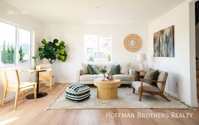 Building Photo - 2681 Roseview Ave