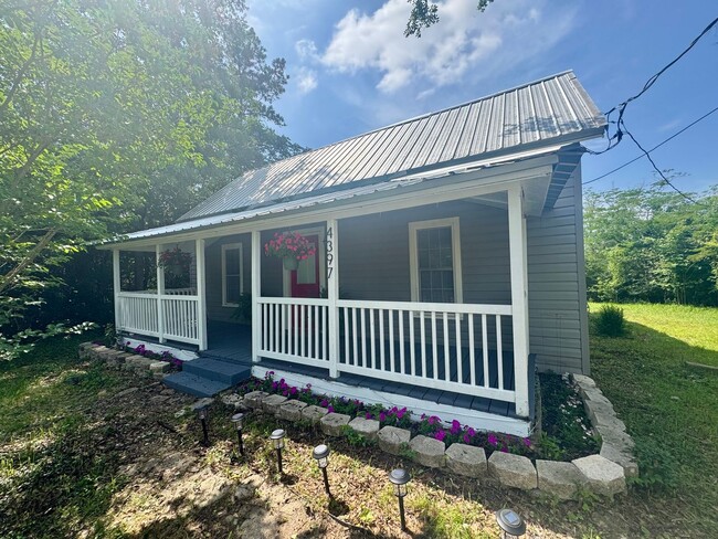 Charming 2 Bedroom 1 Bathroom - Charming 2 Bedroom 1 Bathroom House