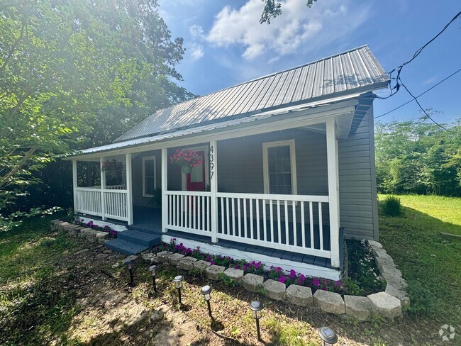 Building Photo - Charming 2 Bedroom 1 Bathroom Rental