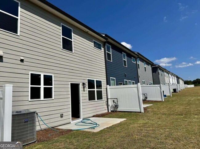 Photo - 440 Pt Pl Dr